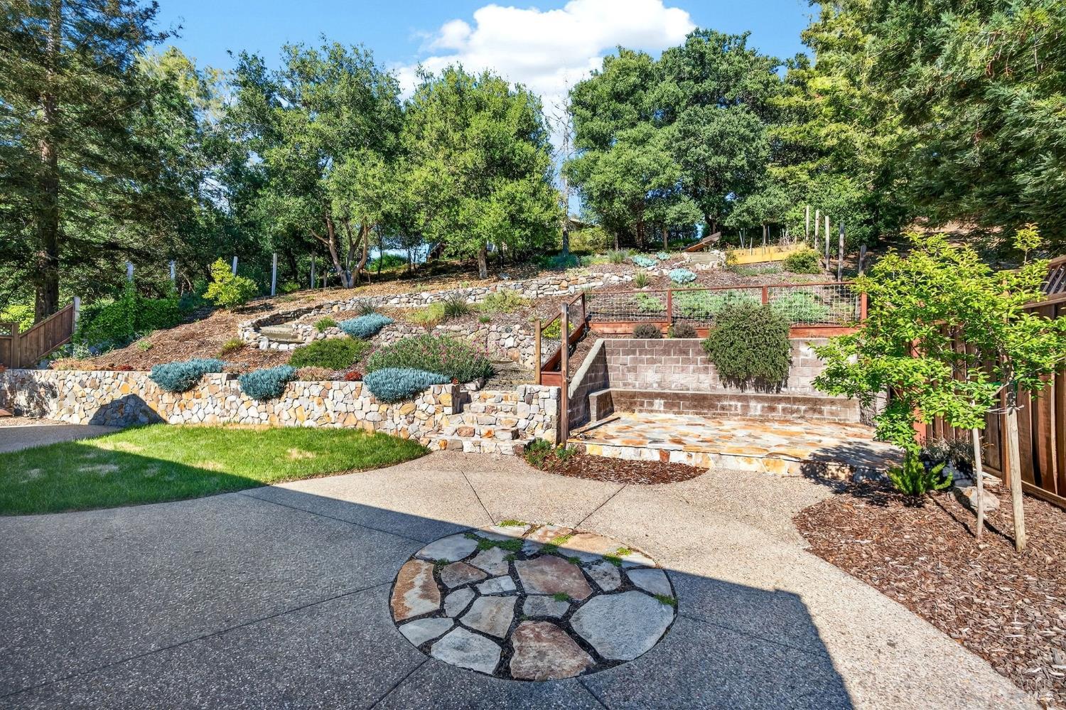 Detail Gallery Image 22 of 41 For 3336 Brittany Cir, Napa,  CA 94558 - 3 Beds | 2 Baths