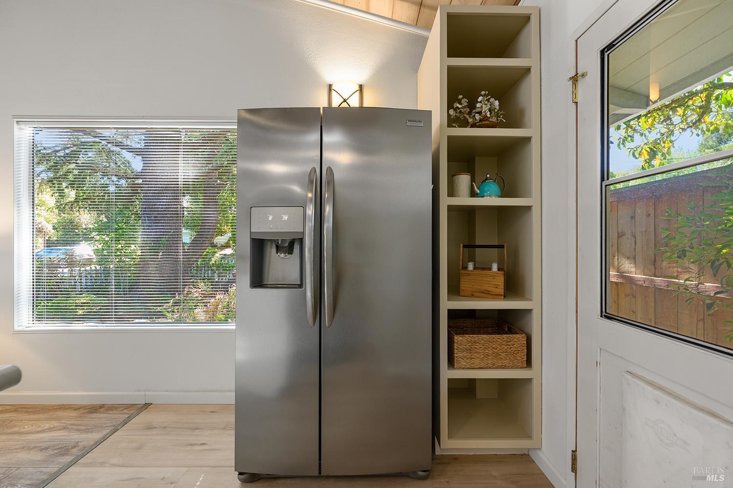 Detail Gallery Image 10 of 39 For 285 Neva St, Sebastopol,  CA 95472 - 3 Beds | 2/1 Baths