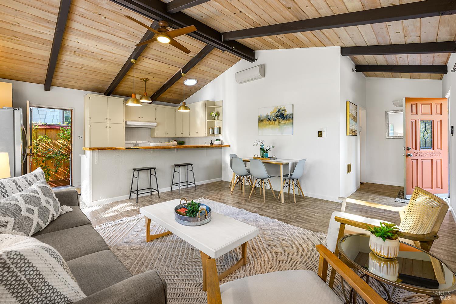 Detail Gallery Image 6 of 39 For 285 Neva St, Sebastopol,  CA 95472 - 3 Beds | 2/1 Baths