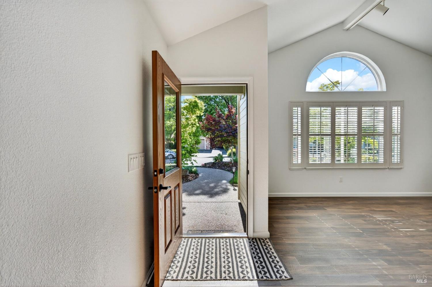 Detail Gallery Image 4 of 41 For 3336 Brittany Cir, Napa,  CA 94558 - 3 Beds | 2 Baths