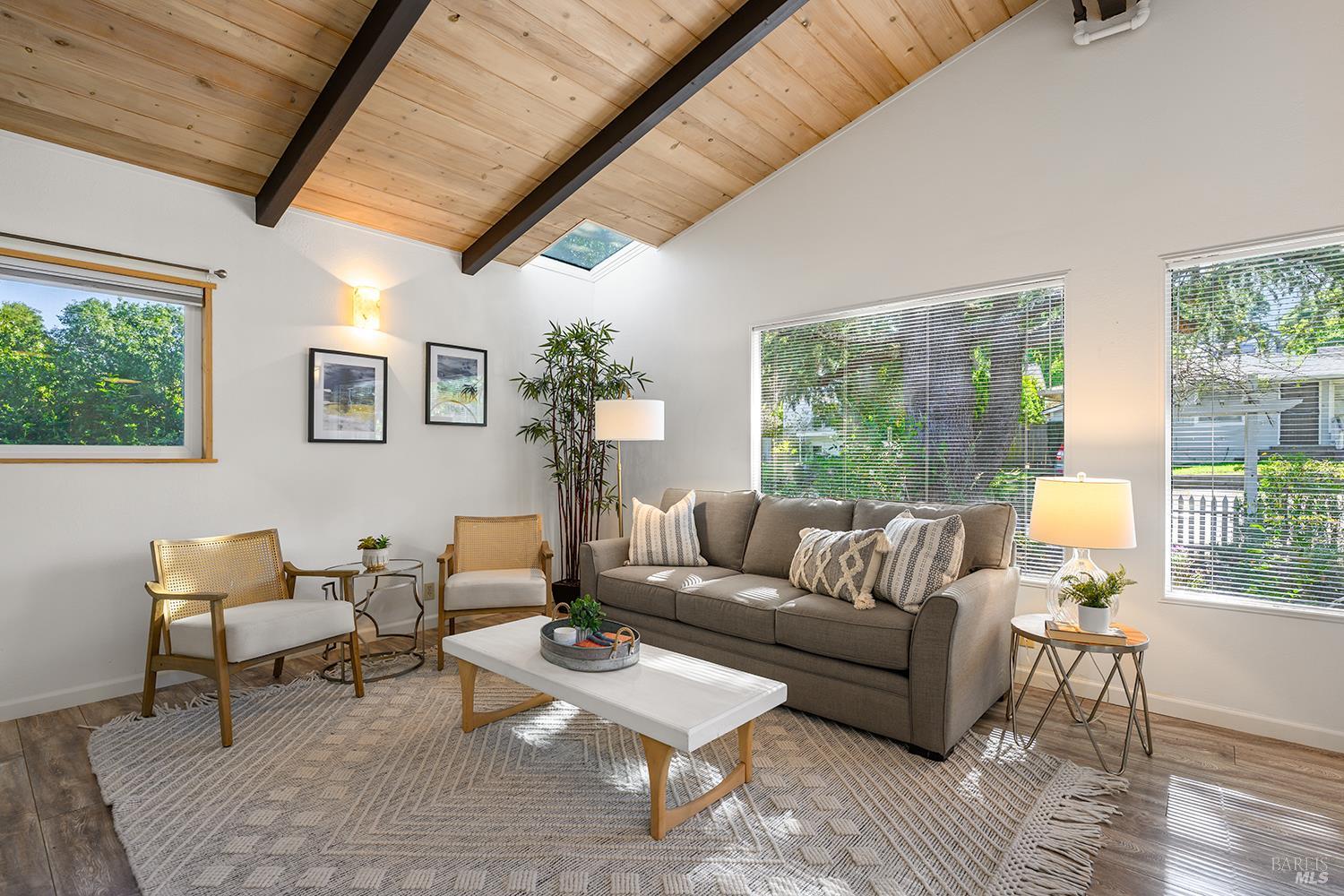 Detail Gallery Image 12 of 39 For 285 Neva St, Sebastopol,  CA 95472 - 3 Beds | 2/1 Baths