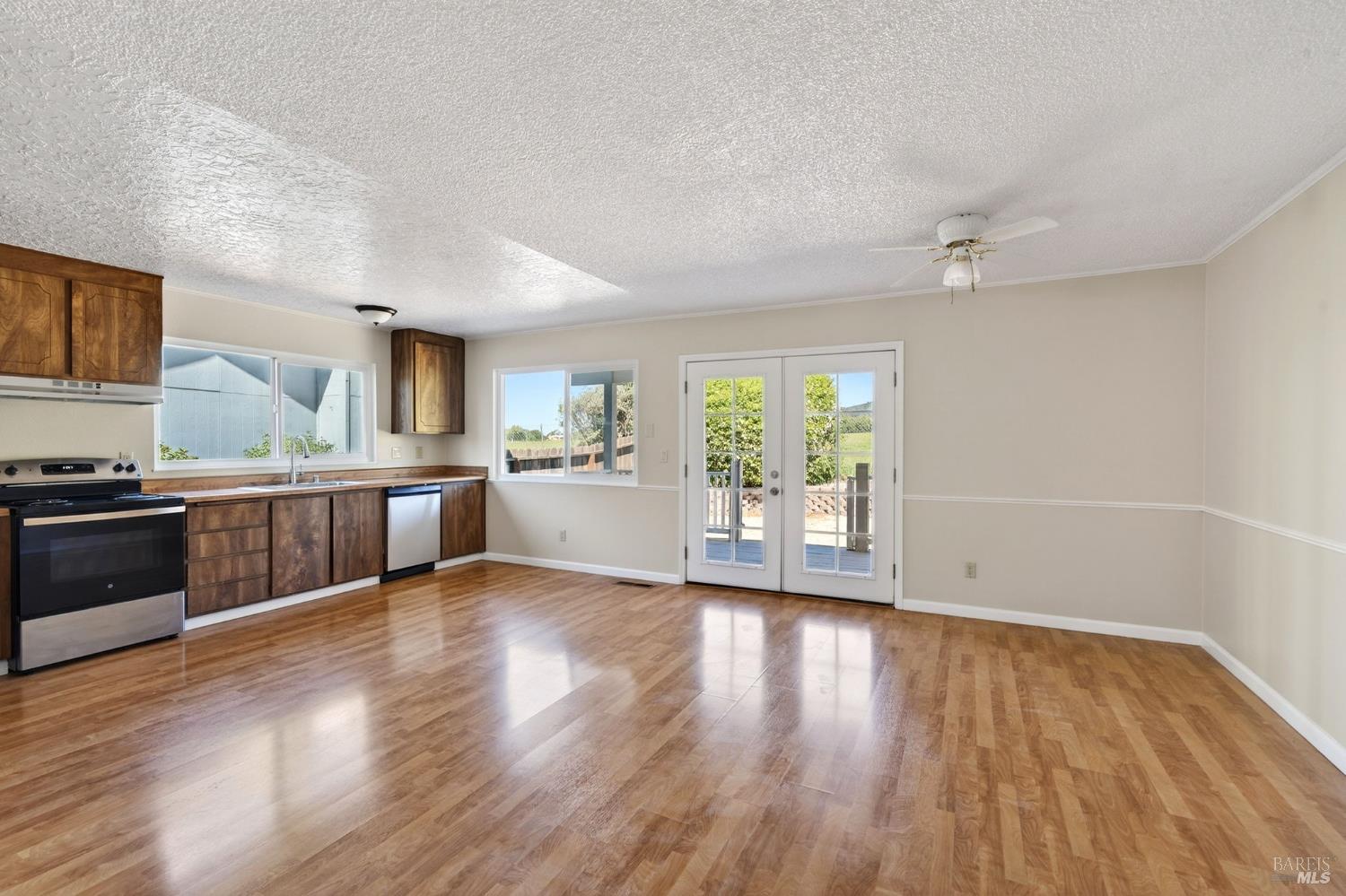 Detail Gallery Image 9 of 53 For 1508 Gladstone Way, Rohnert Park,  CA 94928 - 4 Beds | 2 Baths