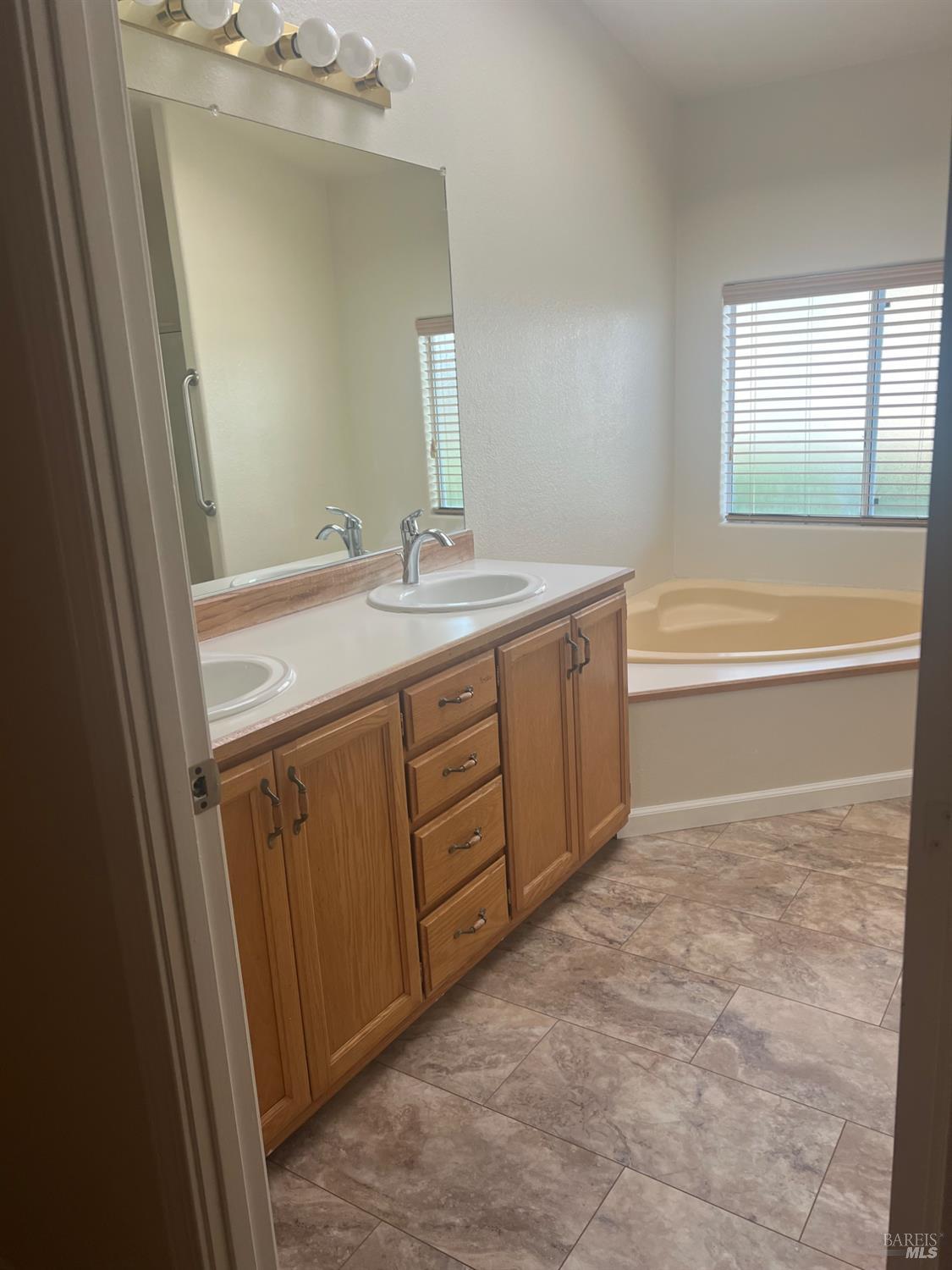 Detail Gallery Image 13 of 32 For 33 Chestnut Ct, Rohnert Park,  CA 94928 - 2 Beds | 0 Baths