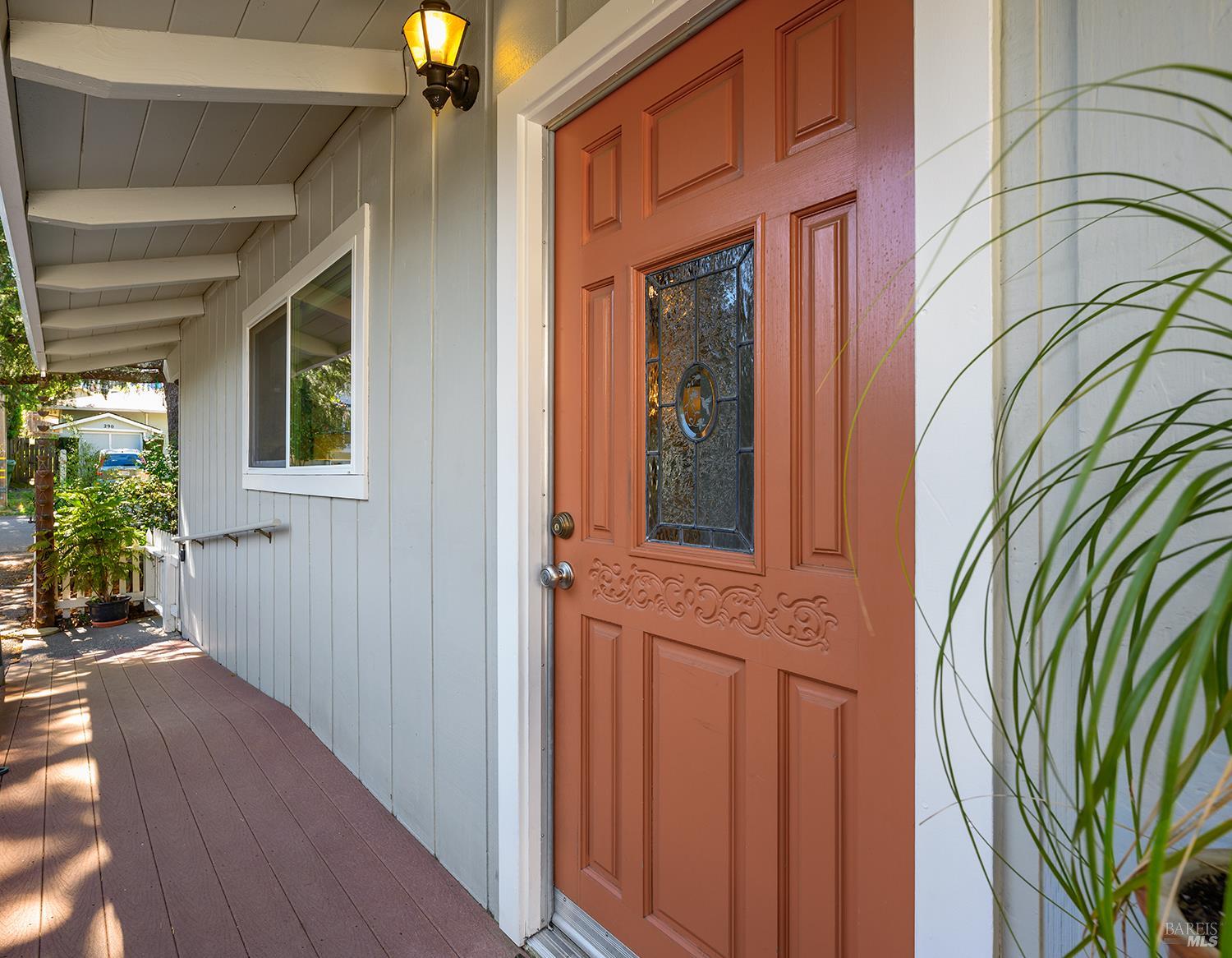 Detail Gallery Image 4 of 39 For 285 Neva St, Sebastopol,  CA 95472 - 3 Beds | 2/1 Baths