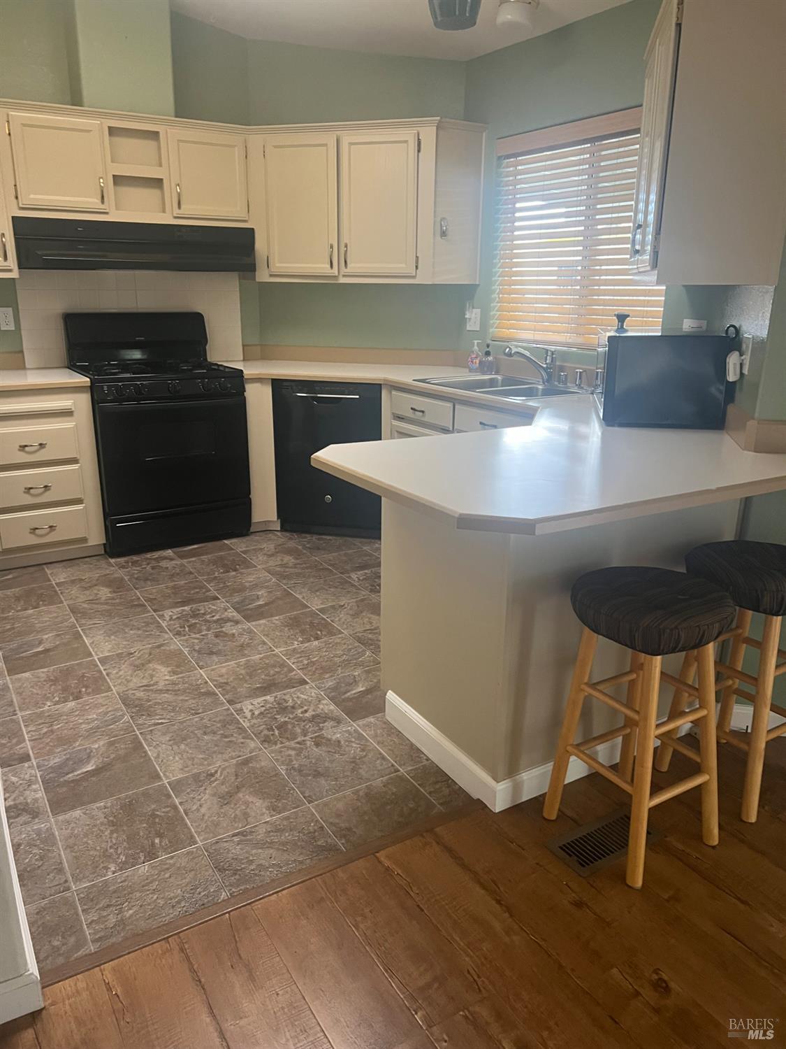 Detail Gallery Image 20 of 32 For 33 Chestnut Ct, Rohnert Park,  CA 94928 - 2 Beds | 0 Baths