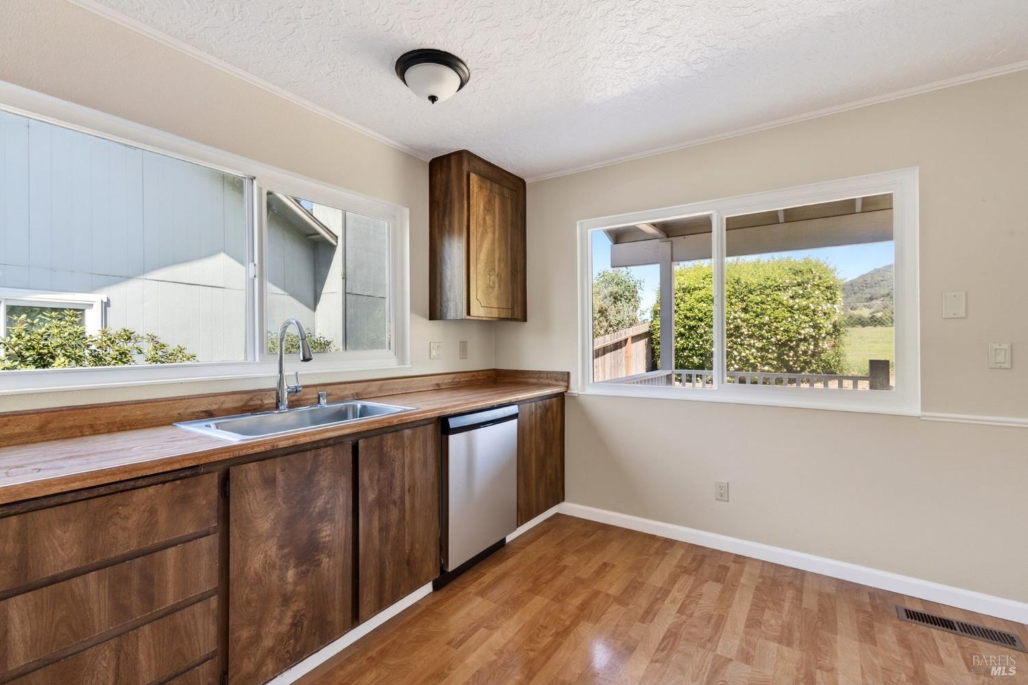 Detail Gallery Image 11 of 53 For 1508 Gladstone Way, Rohnert Park,  CA 94928 - 4 Beds | 2 Baths