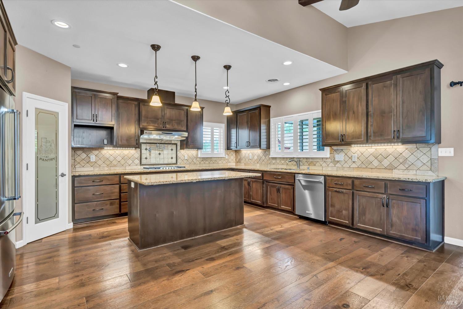 Detail Gallery Image 10 of 31 For 15384 Summit Blvd, Cobb,  CA 95426 - 3 Beds | 2/1 Baths