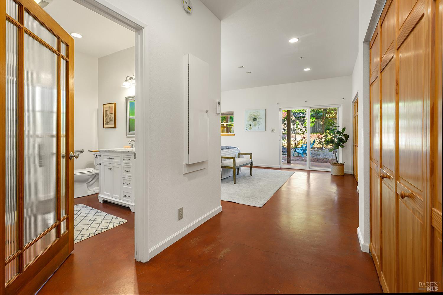 Detail Gallery Image 15 of 39 For 285 Neva St, Sebastopol,  CA 95472 - 3 Beds | 2/1 Baths