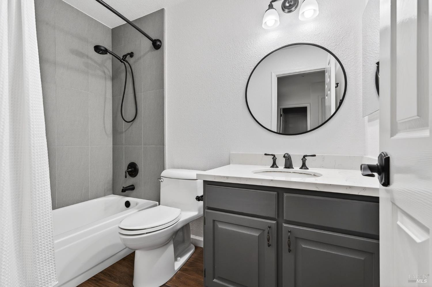 Detail Gallery Image 16 of 41 For 3336 Brittany Cir, Napa,  CA 94558 - 3 Beds | 2 Baths