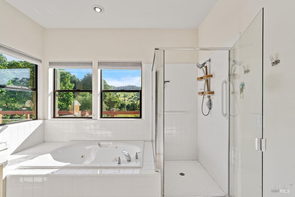 Detail Gallery Image 18 of 26 For 6271 Meadowstone Dr, Santa Rosa,  CA 95409 - 3 Beds | 2/1 Baths