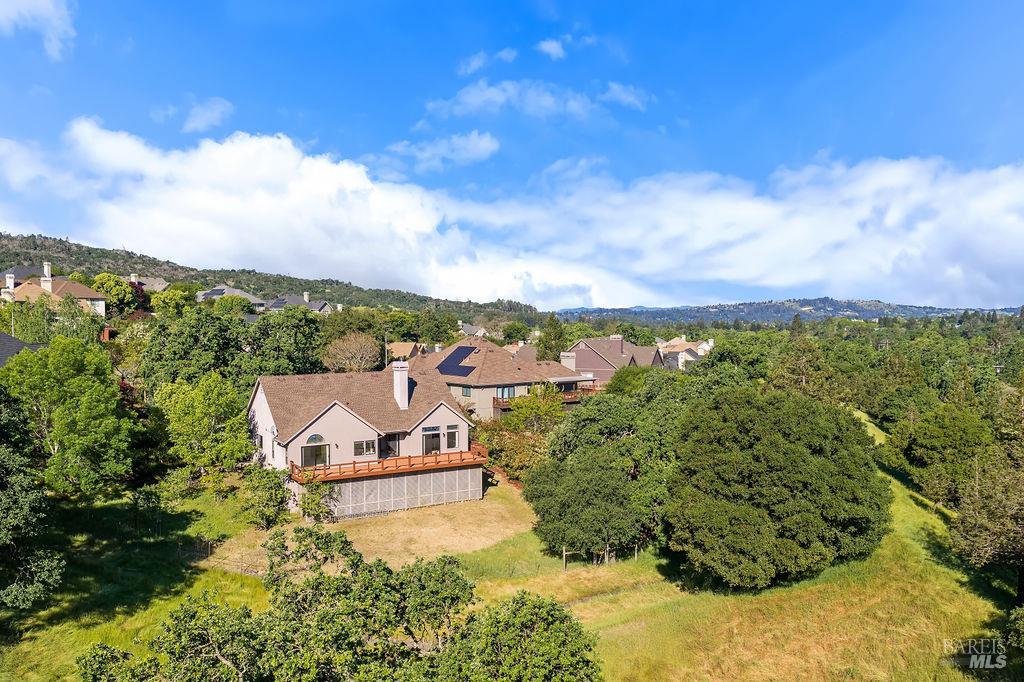 Detail Gallery Image 2 of 26 For 6271 Meadowstone Dr, Santa Rosa,  CA 95409 - 3 Beds | 2/1 Baths