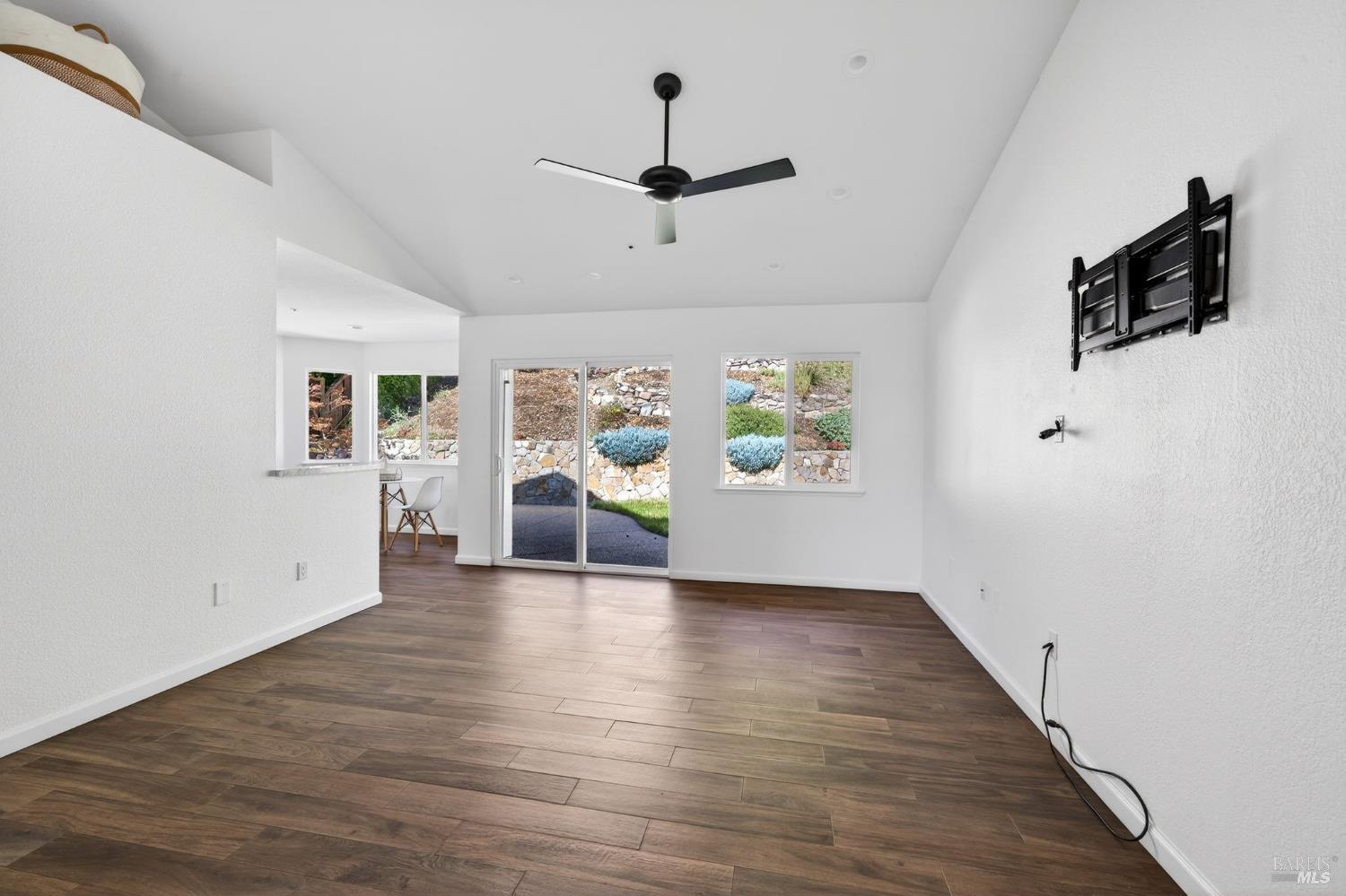 Detail Gallery Image 33 of 41 For 3336 Brittany Cir, Napa,  CA 94558 - 3 Beds | 2 Baths