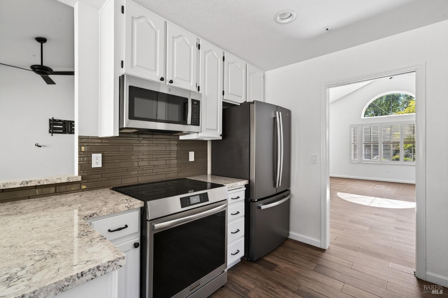 Detail Gallery Image 11 of 41 For 3336 Brittany Cir, Napa,  CA 94558 - 3 Beds | 2 Baths