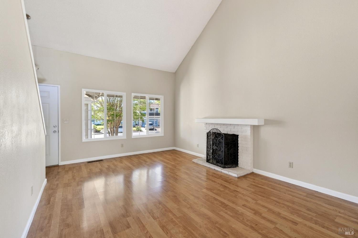 Detail Gallery Image 5 of 53 For 1508 Gladstone Way, Rohnert Park,  CA 94928 - 4 Beds | 2 Baths