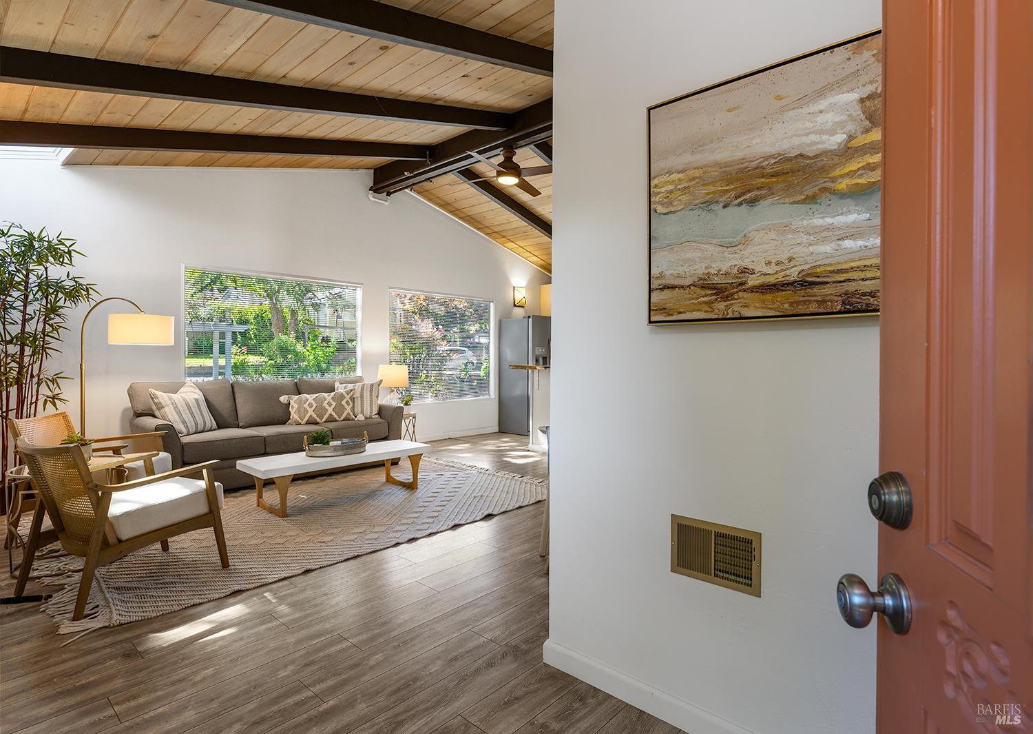 Detail Gallery Image 5 of 39 For 285 Neva St, Sebastopol,  CA 95472 - 3 Beds | 2/1 Baths