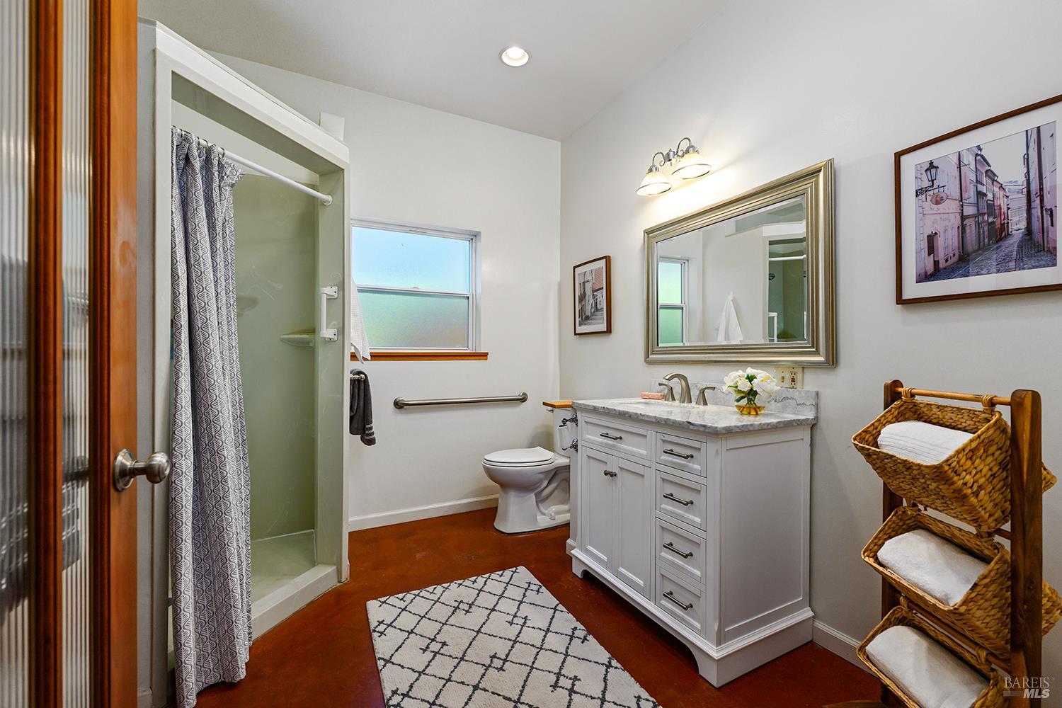 Detail Gallery Image 16 of 39 For 285 Neva St, Sebastopol,  CA 95472 - 3 Beds | 2/1 Baths