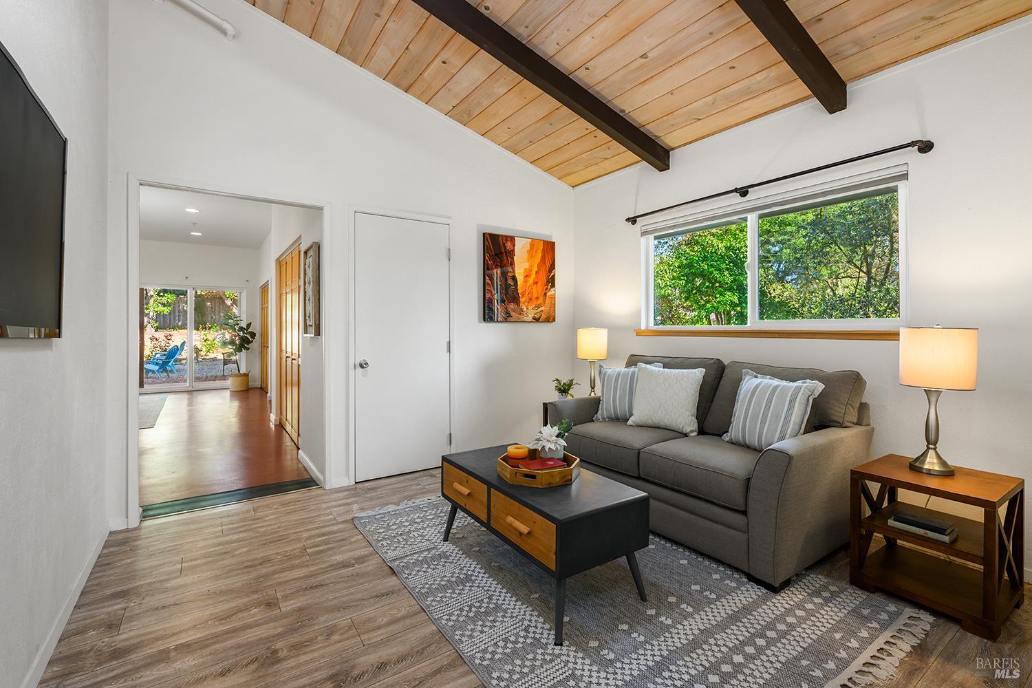 Detail Gallery Image 14 of 39 For 285 Neva St, Sebastopol,  CA 95472 - 3 Beds | 2/1 Baths