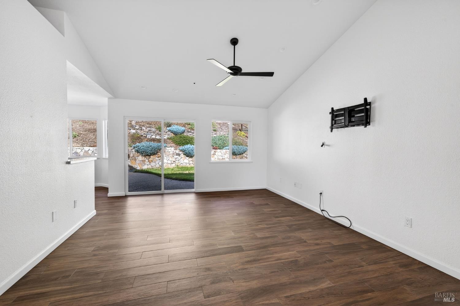 Detail Gallery Image 34 of 41 For 3336 Brittany Cir, Napa,  CA 94558 - 3 Beds | 2 Baths