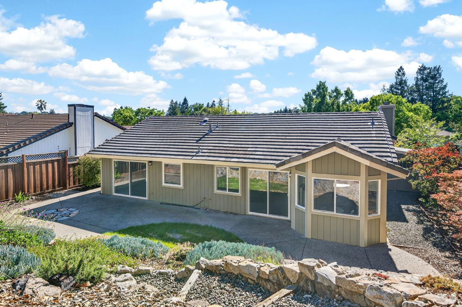 Detail Gallery Image 24 of 41 For 3336 Brittany Cir, Napa,  CA 94558 - 3 Beds | 2 Baths