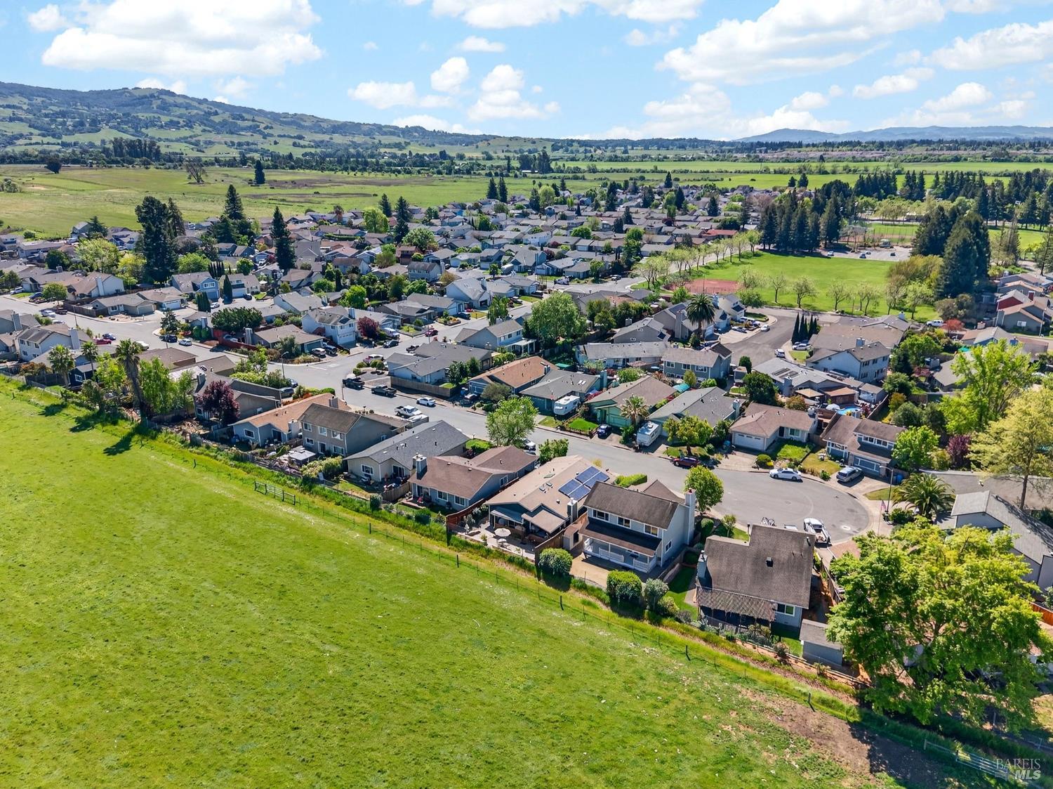 Detail Gallery Image 51 of 53 For 1508 Gladstone Way, Rohnert Park,  CA 94928 - 4 Beds | 2 Baths