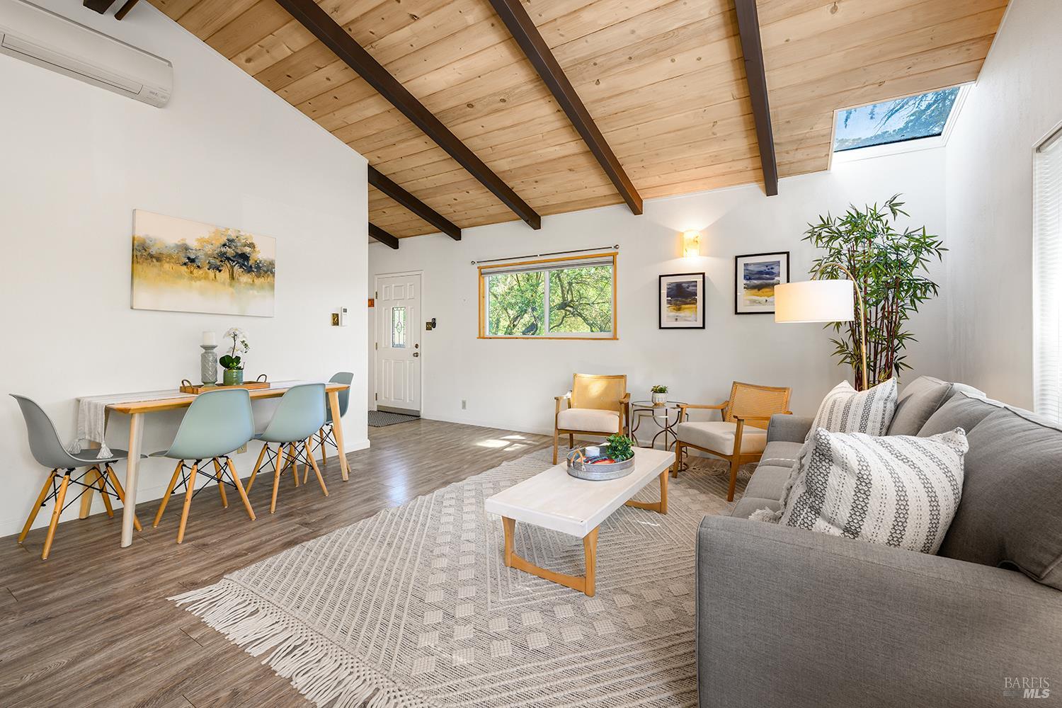 Detail Gallery Image 11 of 39 For 285 Neva St, Sebastopol,  CA 95472 - 3 Beds | 2/1 Baths