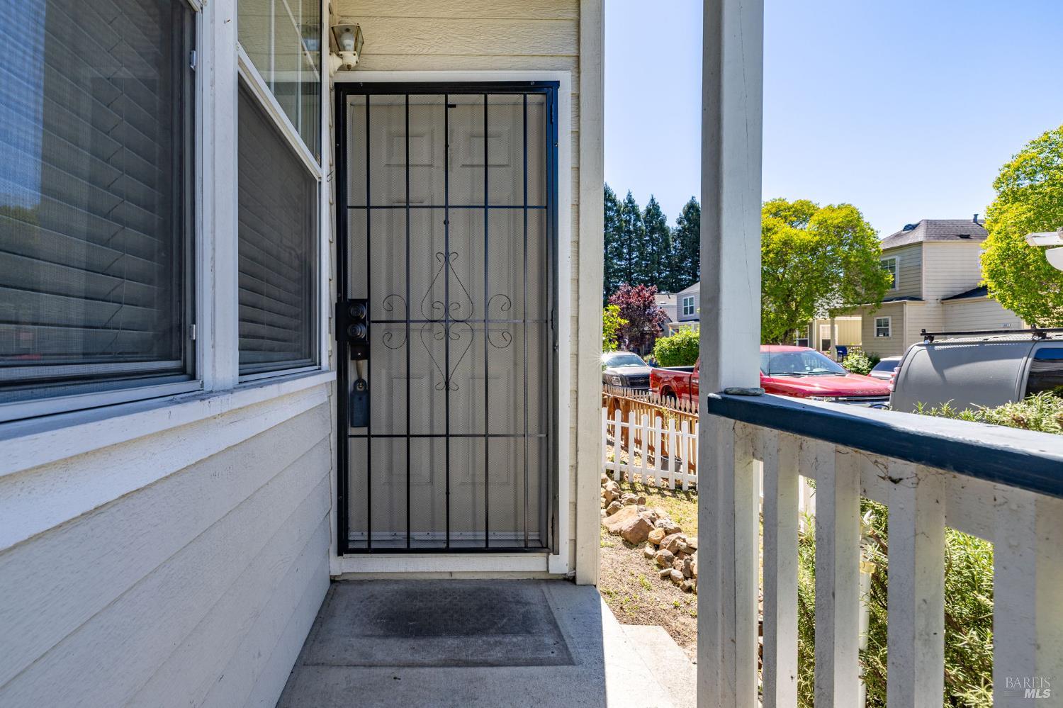 Detail Gallery Image 5 of 40 For 1440 Tammy Way, Santa Rosa,  CA 95401 - 2 Beds | 2/1 Baths