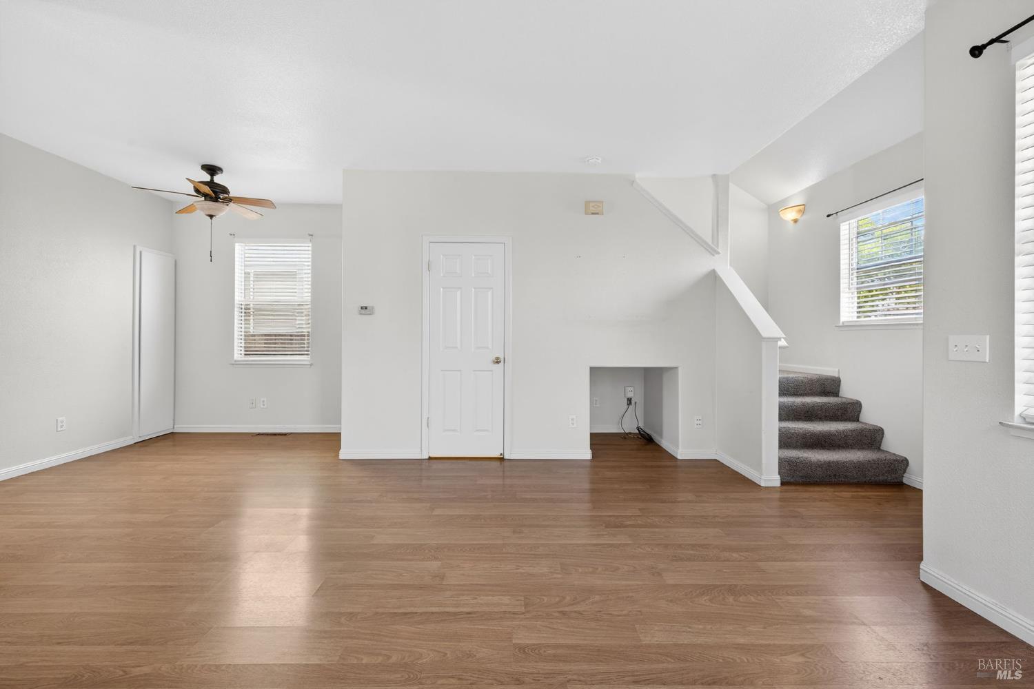 Detail Gallery Image 9 of 40 For 1440 Tammy Way, Santa Rosa,  CA 95401 - 2 Beds | 2/1 Baths