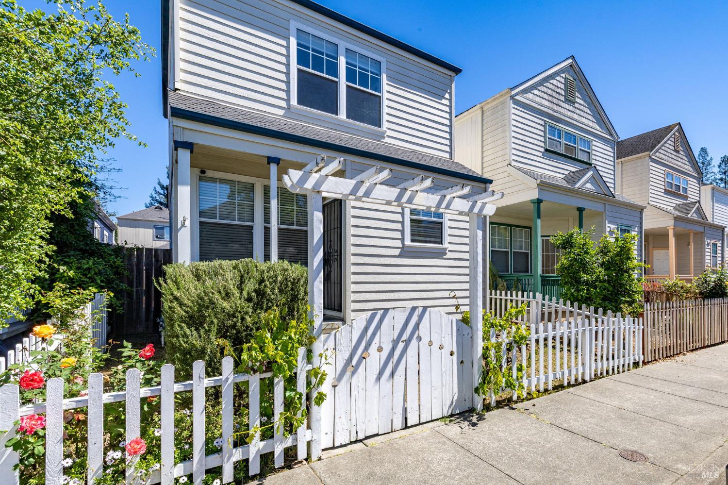 Detail Gallery Image 2 of 40 For 1440 Tammy Way, Santa Rosa,  CA 95401 - 2 Beds | 2/1 Baths