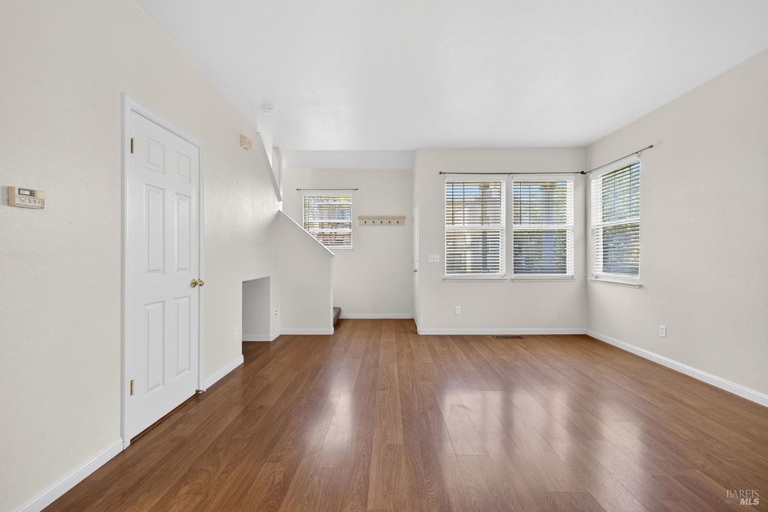 Detail Gallery Image 8 of 40 For 1440 Tammy Way, Santa Rosa,  CA 95401 - 2 Beds | 2/1 Baths