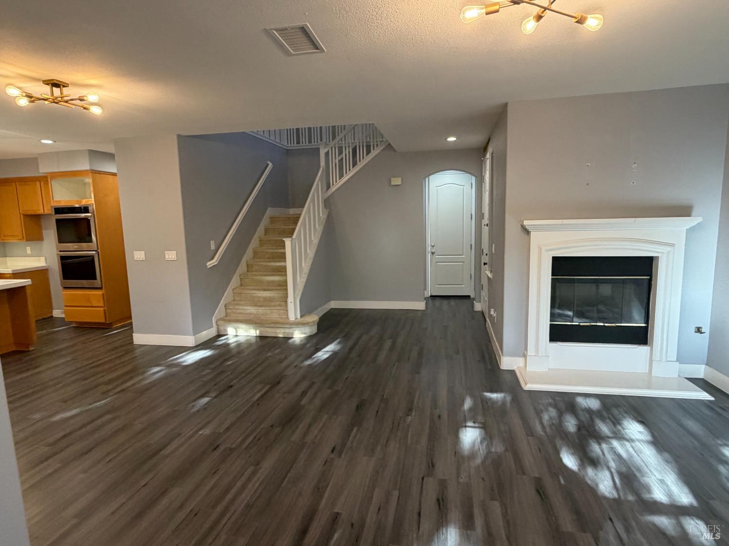 Detail Gallery Image 5 of 30 For 6223 Newhaven Ln, Vallejo,  CA 94591 - 4 Beds | 3 Baths