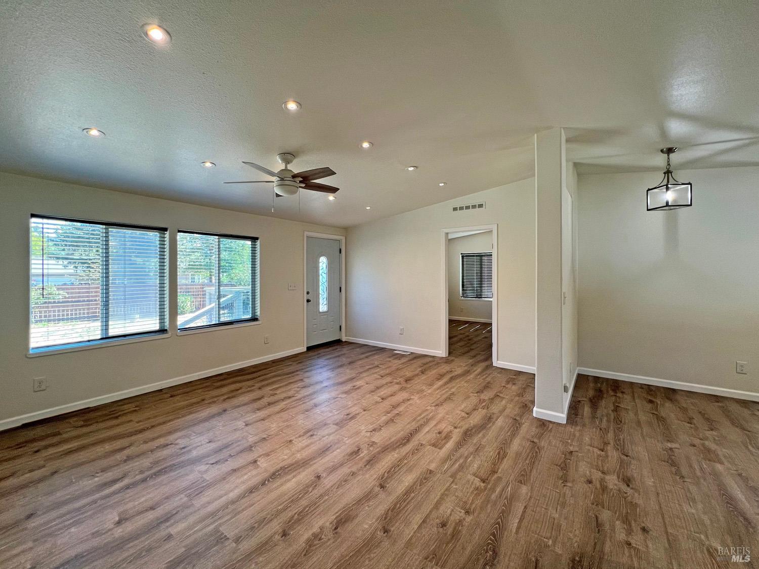 Detail Gallery Image 8 of 28 For 565 Milani Dr, Ukiah,  CA 95482 - 3 Beds | 2 Baths