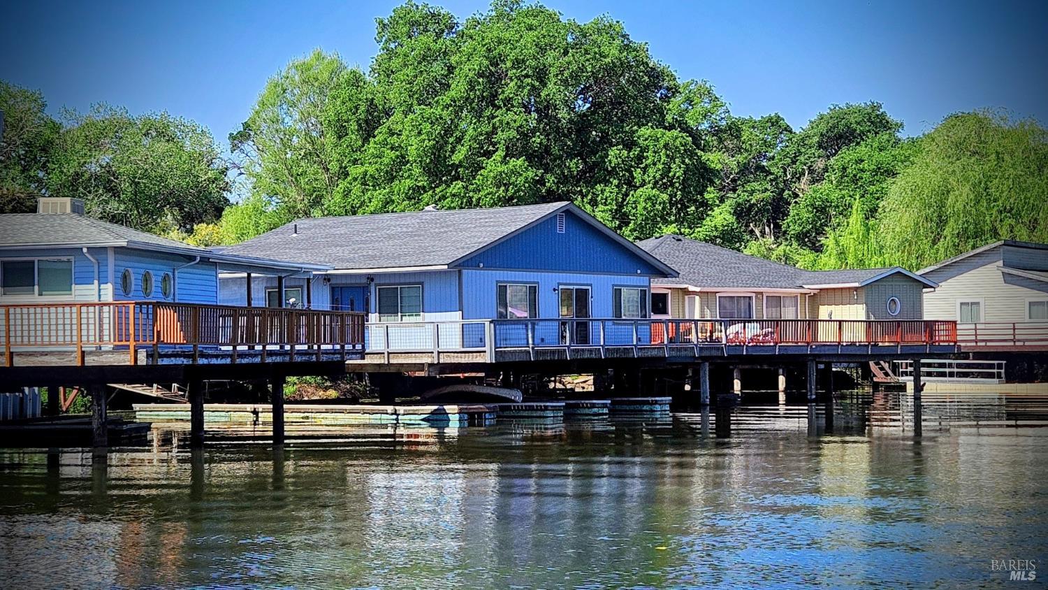 Detail Gallery Image 2 of 30 For 15198 Harbor Ln, Clearlake,  CA 95422 - 2 Beds | 2 Baths