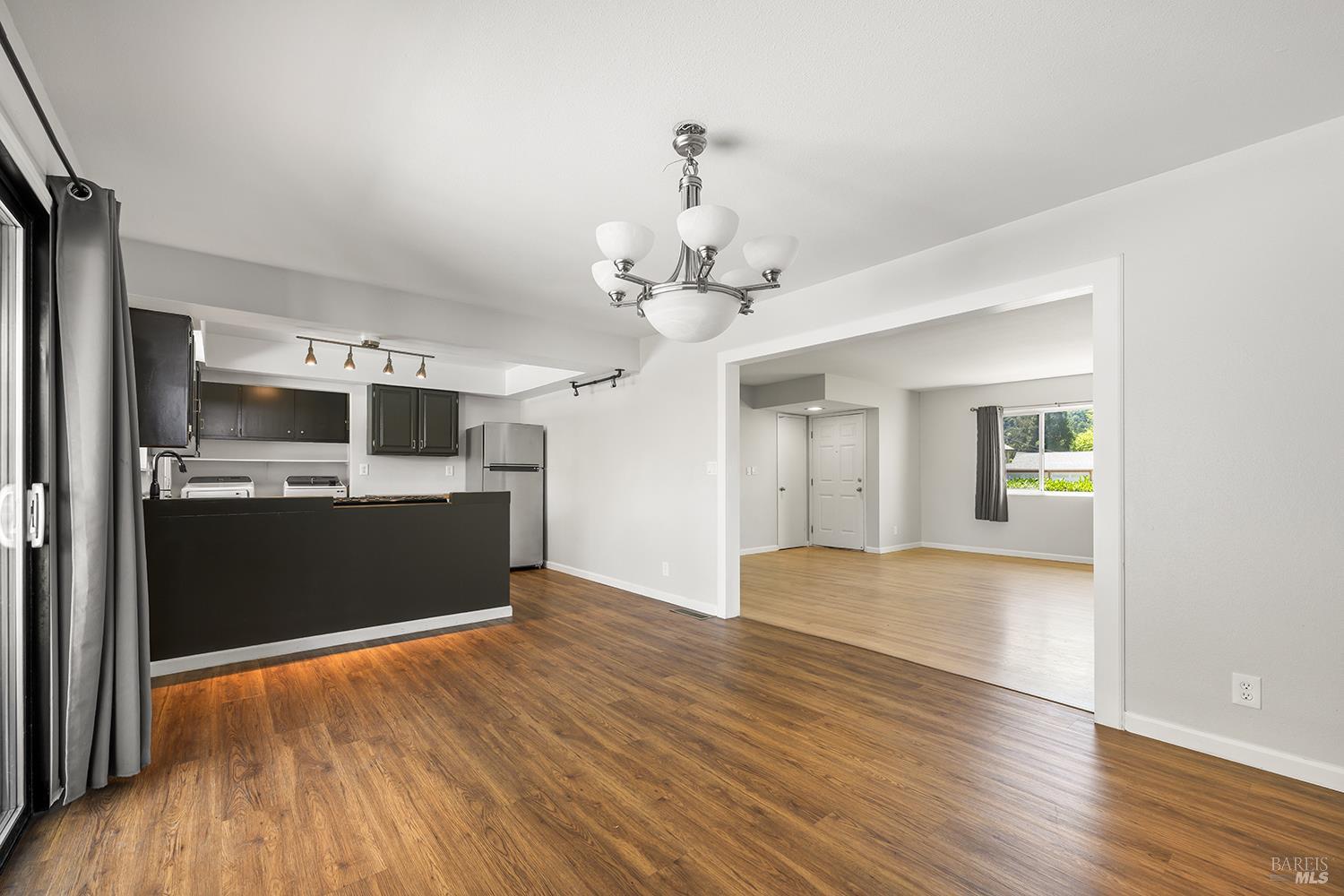 Detail Gallery Image 10 of 28 For 2621 Neotomas Ave, Santa Rosa,  CA 95405 - 3 Beds | 2 Baths