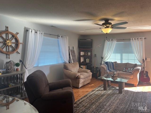 Detail Gallery Image 18 of 30 For 15198 Harbor Ln, Clearlake,  CA 95422 - 2 Beds | 2 Baths