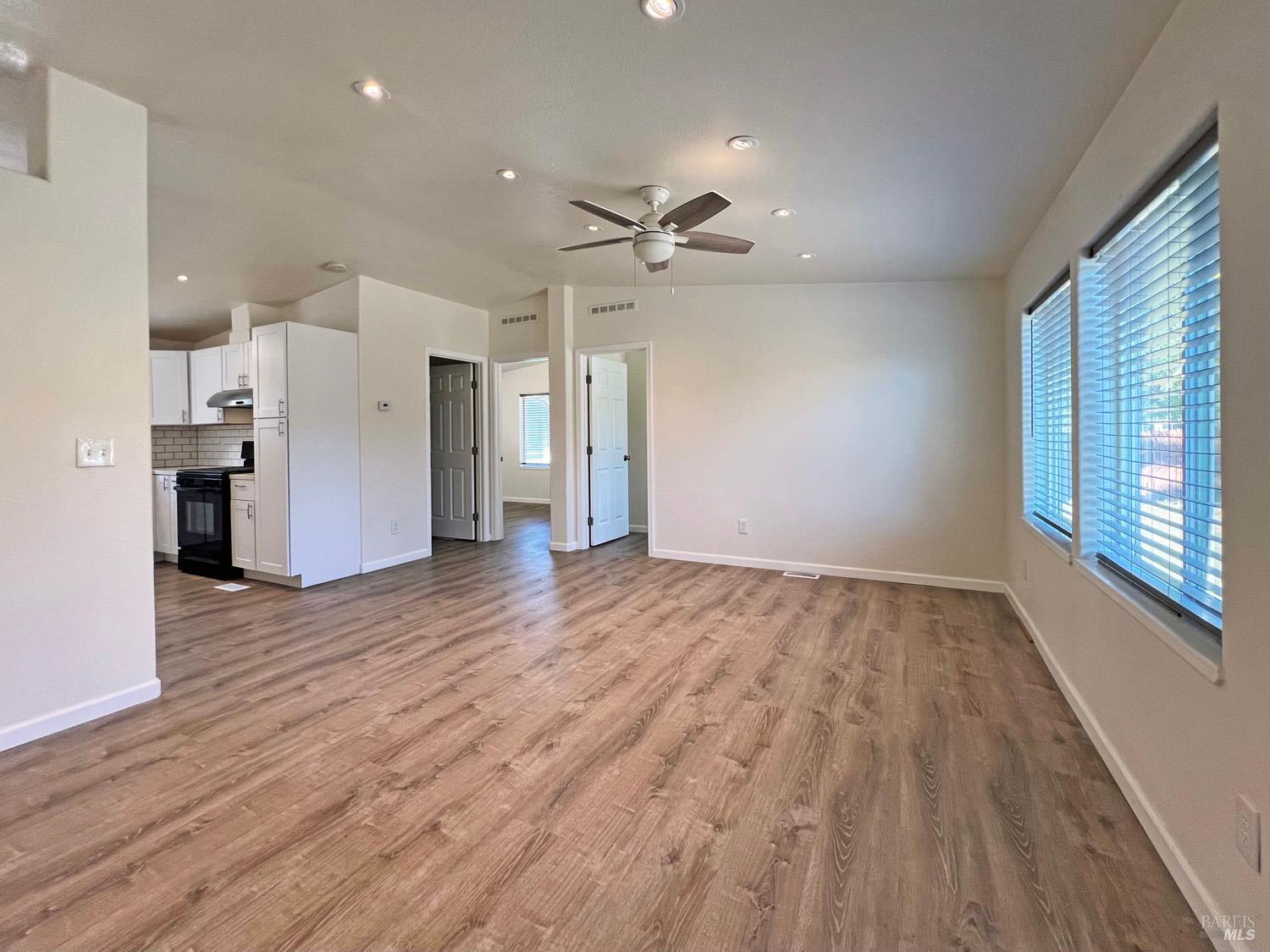 Detail Gallery Image 6 of 28 For 565 Milani Dr, Ukiah,  CA 95482 - 3 Beds | 2 Baths