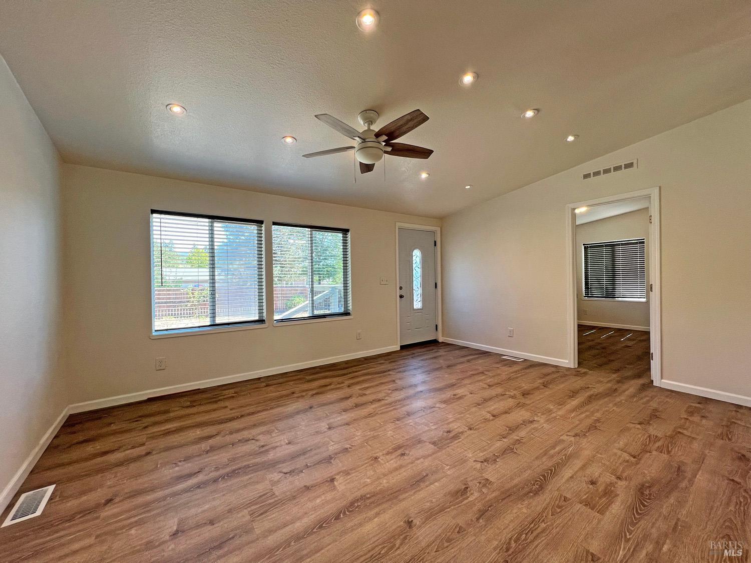 Detail Gallery Image 7 of 28 For 565 Milani Dr, Ukiah,  CA 95482 - 3 Beds | 2 Baths