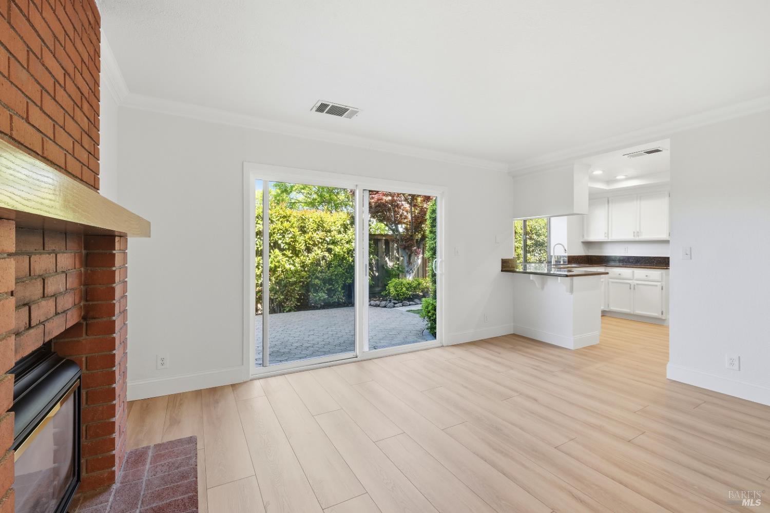 Detail Gallery Image 10 of 35 For 2147 Westward Pl, Martinez,  CA 94553 - 4 Beds | 2/1 Baths