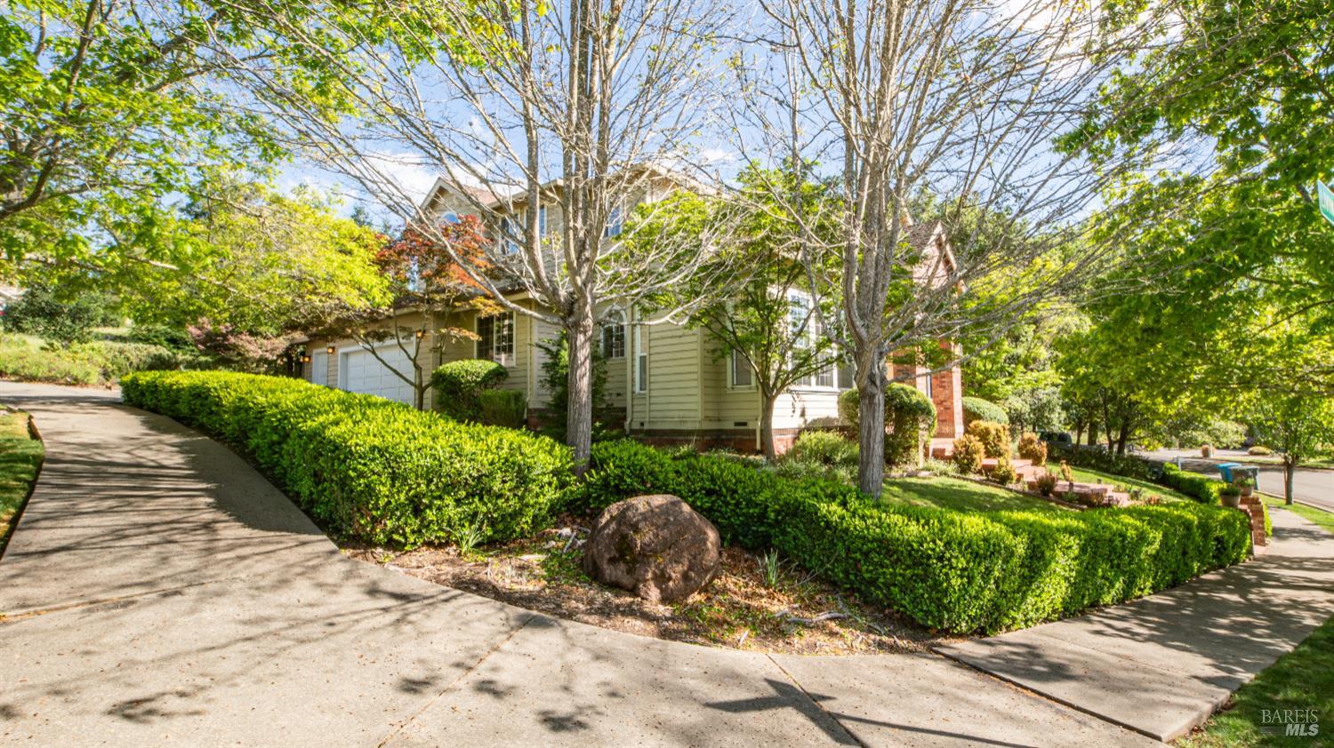Detail Gallery Image 3 of 56 For 4742 Livingstone Pl, Santa Rosa,  CA 95405 - 4 Beds | 3 Baths