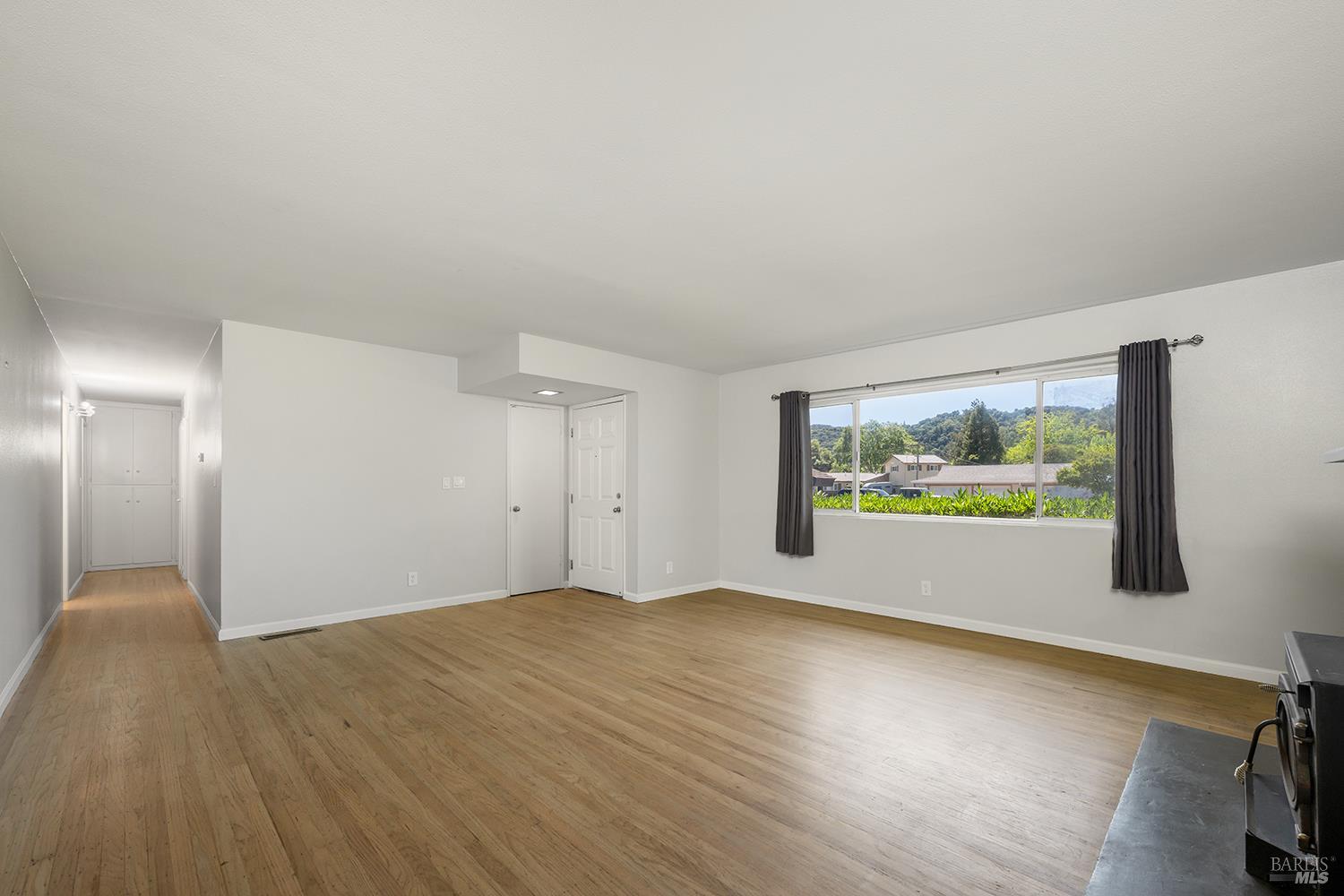 Detail Gallery Image 8 of 28 For 2621 Neotomas Ave, Santa Rosa,  CA 95405 - 3 Beds | 2 Baths