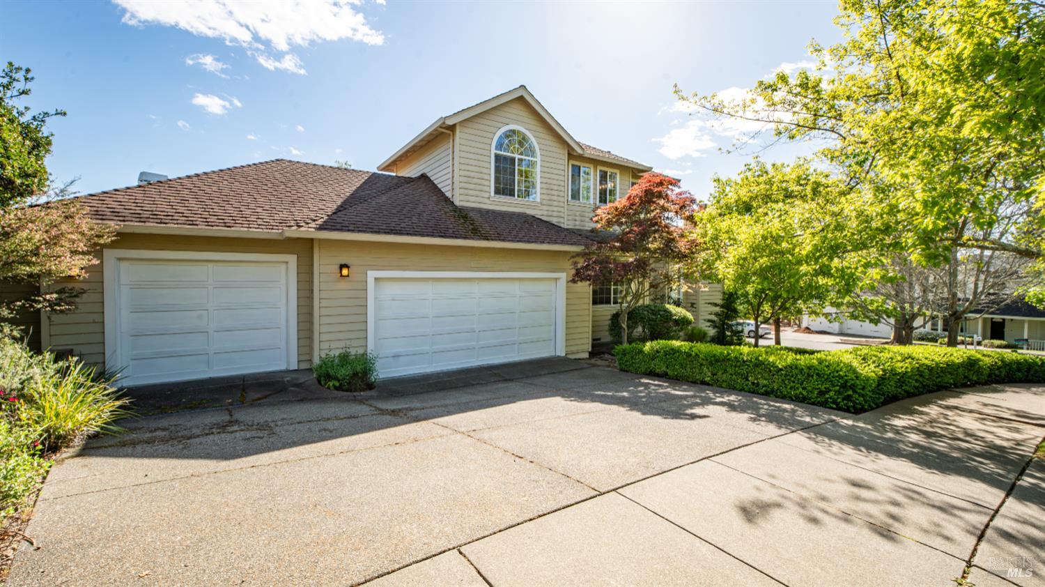 Detail Gallery Image 4 of 56 For 4742 Livingstone Pl, Santa Rosa,  CA 95405 - 4 Beds | 3 Baths