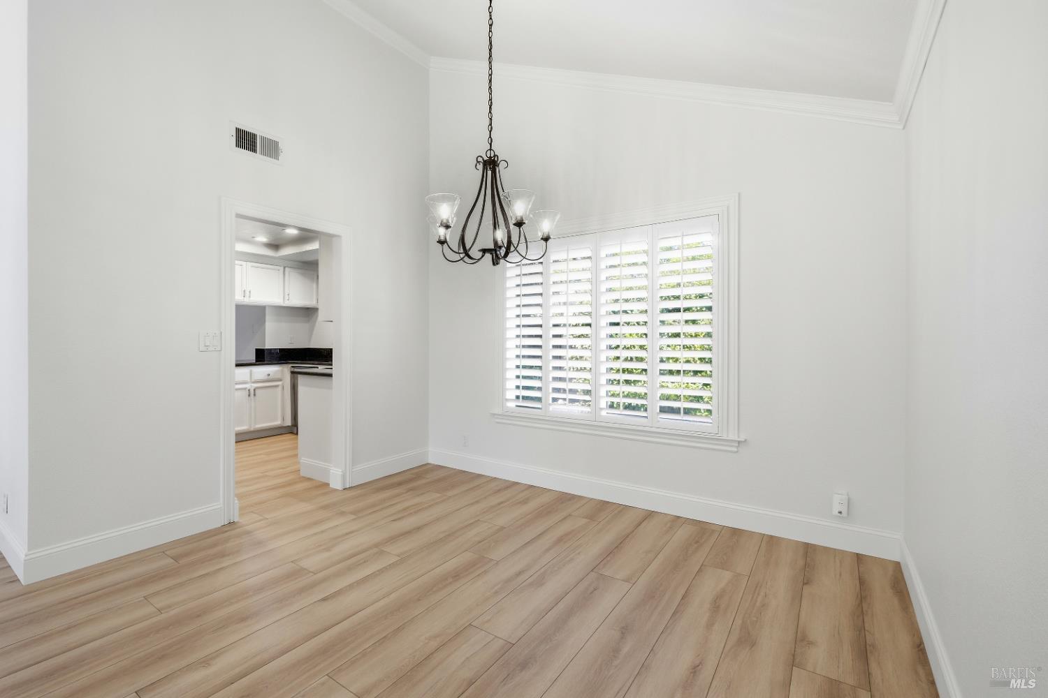 Detail Gallery Image 13 of 35 For 2147 Westward Pl, Martinez,  CA 94553 - 4 Beds | 2/1 Baths