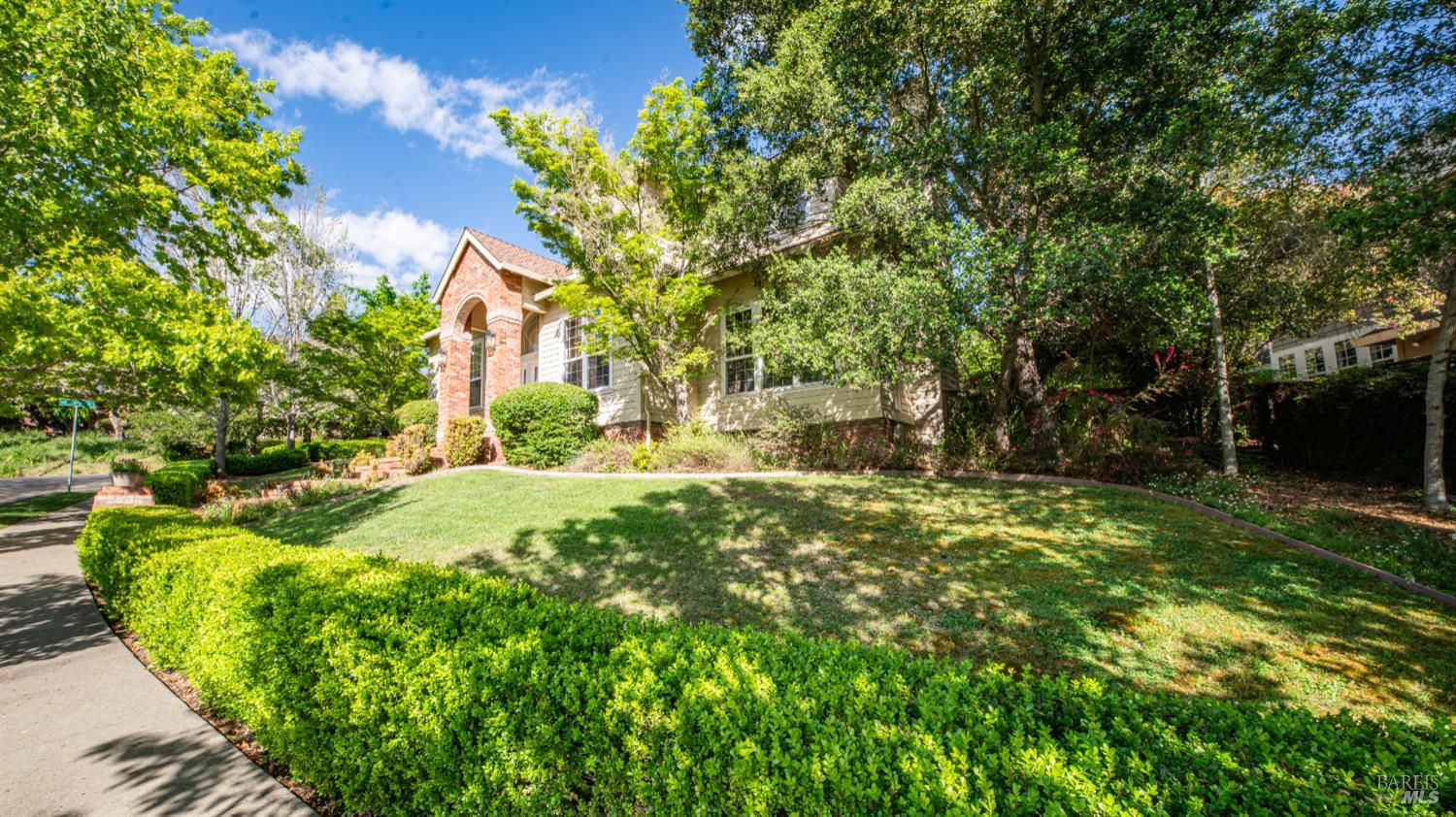 Detail Gallery Image 5 of 56 For 4742 Livingstone Pl, Santa Rosa,  CA 95405 - 4 Beds | 3 Baths