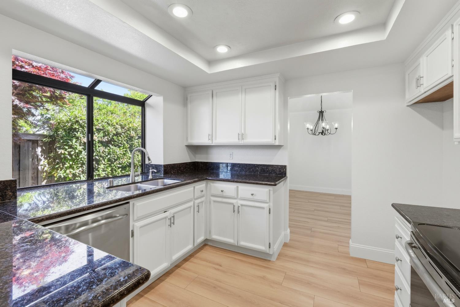 Detail Gallery Image 12 of 35 For 2147 Westward Pl, Martinez,  CA 94553 - 4 Beds | 2/1 Baths