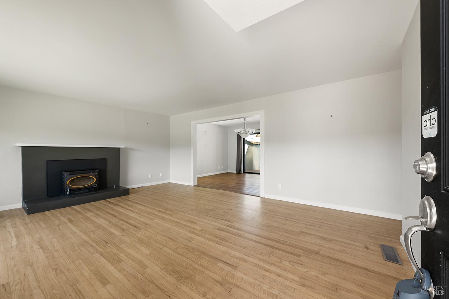 Detail Gallery Image 5 of 28 For 2621 Neotomas Ave, Santa Rosa,  CA 95405 - 3 Beds | 2 Baths