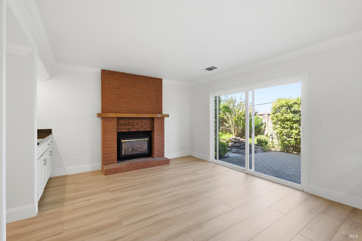 Detail Gallery Image 8 of 35 For 2147 Westward Pl, Martinez,  CA 94553 - 4 Beds | 2/1 Baths