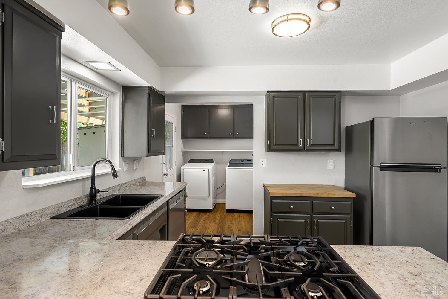 Detail Gallery Image 14 of 28 For 2621 Neotomas Ave, Santa Rosa,  CA 95405 - 3 Beds | 2 Baths