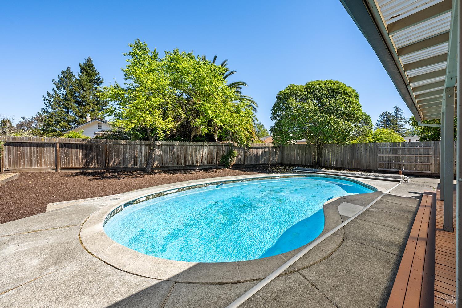 Detail Gallery Image 3 of 28 For 2621 Neotomas Ave, Santa Rosa,  CA 95405 - 3 Beds | 2 Baths