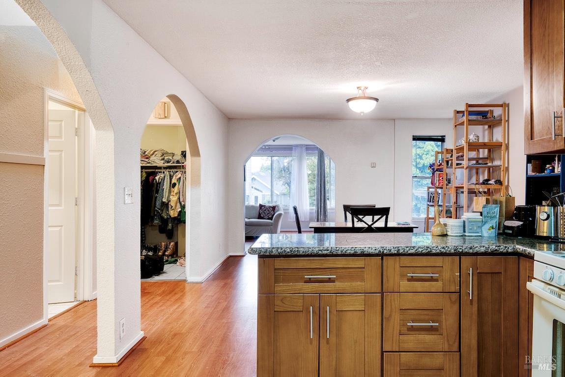 Detail Gallery Image 11 of 42 For 1128 Chester St, Oakland,  CA 94607 - – Beds | – Baths