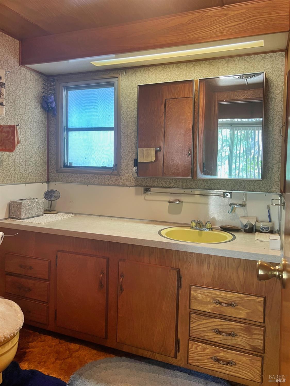 Detail Gallery Image 12 of 36 For 46145 Meadow Ln, Laytonville,  CA 95454 - 2 Beds | 1 Baths