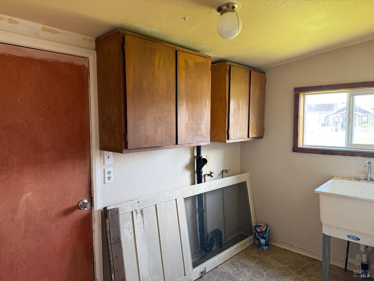 Detail Gallery Image 7 of 10 For 331 S Franklin St, Fort Bragg,  CA 95437 - 2 Beds | 1 Baths